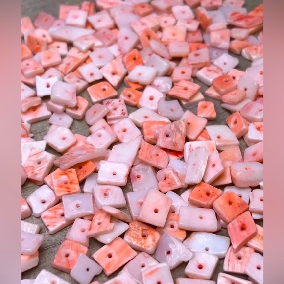 200+ Coral / Pinkish Puka Shell Seashells Pooka Beads Jewelry making Bulk Lot - Picture 3 of 8